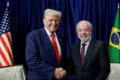 Flávio Bolsonaro e Donald Trump em reunião nos EUA, discutindo tarifas e segurança