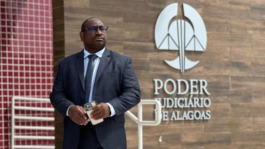 Ilustração de lavagem de dinheiro em apostas online com advogado e bilhões em reais