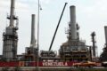 Petróleo venezuelano, bandeiras EUA e Brasil, silhuetas de Flávio Bolsonaro e Trump, negociações políticas