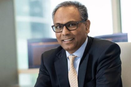 Rajiv Jain, cofundador da GQG Partners, em retrato profissional sorrindo