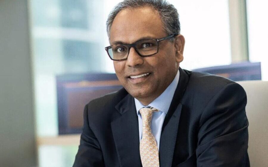 Rajiv Jain, cofundador da GQG Partners, em retrato profissional sorrindo