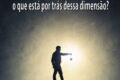 Equipe neurodiversa e de gênero diverso colaborando com ícones de cérebro e gráficos de inclusão