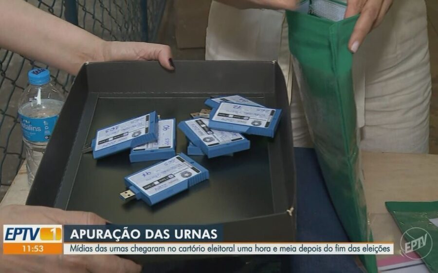 Plenário do Congresso Nacional brasileiro com deputados em sessão, simbolizando articulações do Centrão pós-eleições 2026