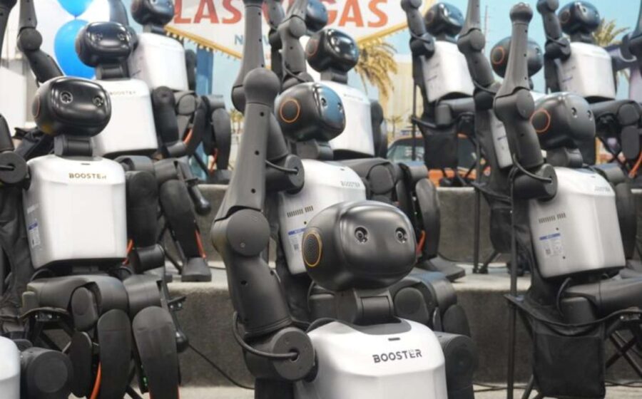 Mark Cuban aponta para robô não-humanoide futurista contrastando com Optimus da Tesla