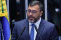 Governador Juninho da Van em vídeo curto no celular diante de buraco na estrada
