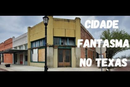 Cidade fantasma de Shafter no deserto do Texas com ruínas históricas e montanhas ao fundo