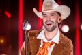 Luan Pereira no palco da Villa Country gravando álbum audiovisual "Eu te amo rodeio" com fusão de agronejo e sertanejo romântico