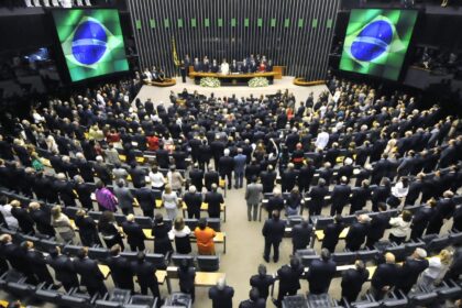 Capa do livro O Grande Fracasso: aliança entre elite e classe média travando o Brasil