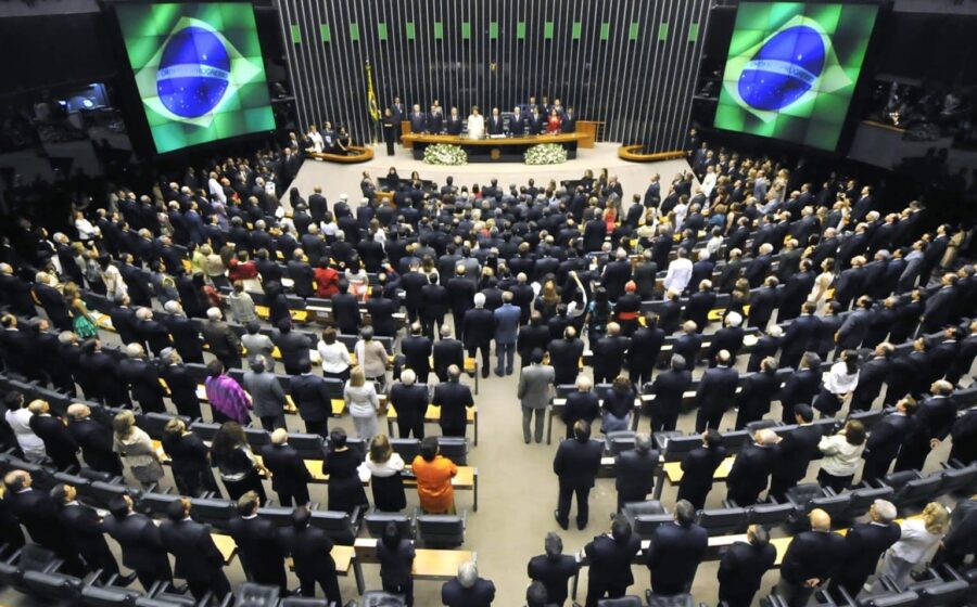 Capa do livro O Grande Fracasso: aliança entre elite e classe média travando o Brasil