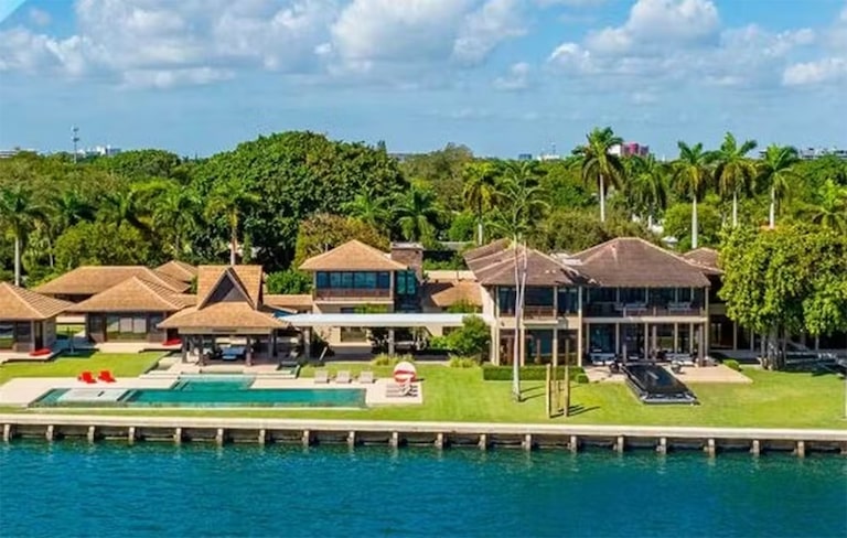 Cobertura de luxo em Sunny Isles Beach Miami avaliada em 140 milhões de reais