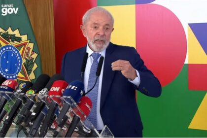 Presidente Lula em reunião com equipe econômica discute PEC fiscal e metas de superávit
