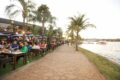 Lancha de luxo no Lago Paranoá simbolizando poder e negociações suspeitas de vacinas na pandemia
