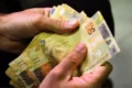 Gestores de fundos de pensão brasileiros analisam gráficos de investimentos internacionais e ativos no exterior