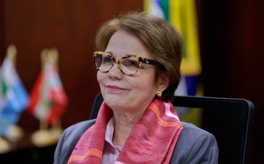 Senadora Tereza Cristina em destaque no plenário do Senado, simbolizando ruptura com PP e União Brasil sobre apoio a Davi Alcolumbre
