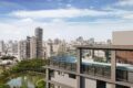 Apartamentos compactos modernos em São José dos Campos com placas de aluguel por temporada