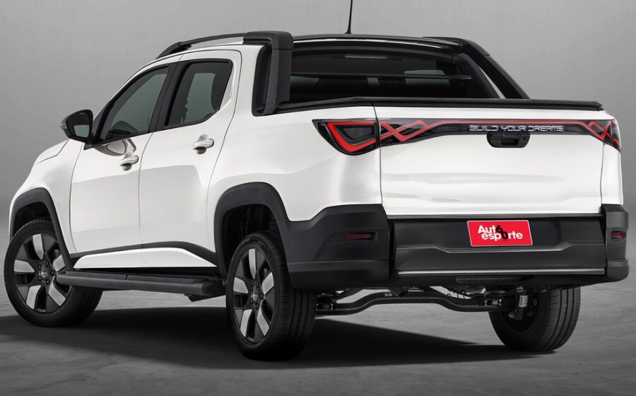 BYD Dolphin Mini e picape Mako híbrida flex amarela lado a lado
