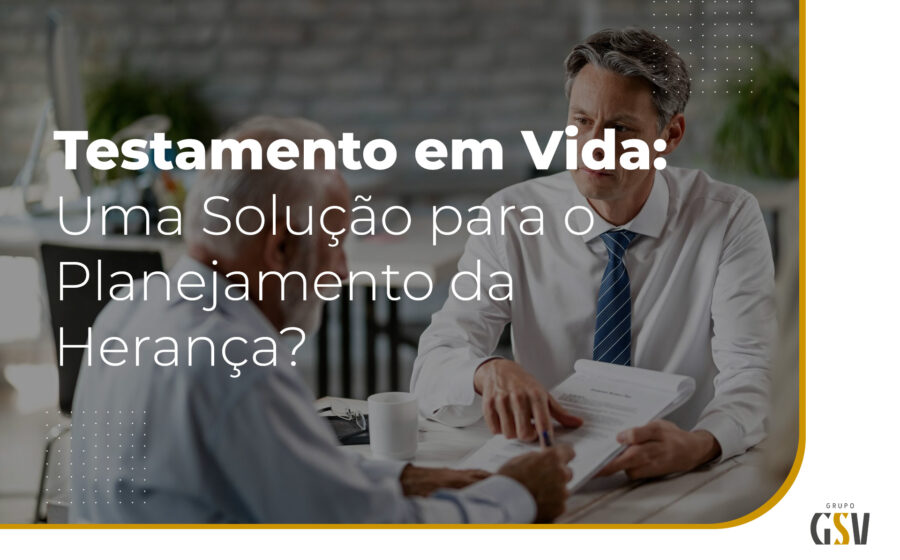 Pai idoso assina doação de imóvel para filho com advogado presente