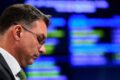 Flávio Bolsonaro vota no Rio de Janeiro e promete mudança de verdade impactando mercado financeiro