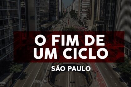 Multidão diversa nas ruas do Brasil com bandeiras nacionais durante mobilização espontânea que decidiu virada no segundo turno de 2022