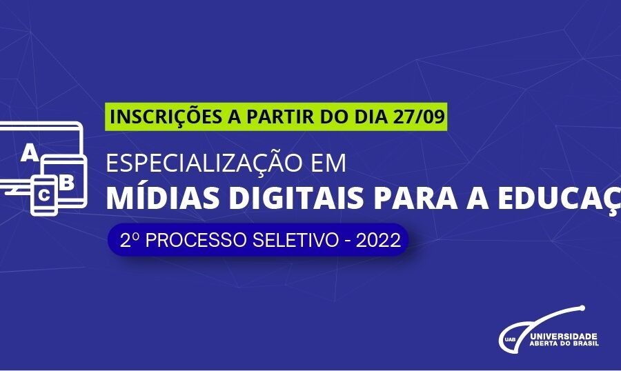 Estudantes em laboratório de informática da UFMT com telas exibindo código de IA e ciência de dados