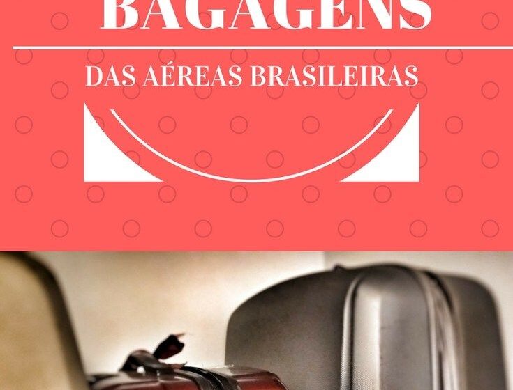 Painel de aeroporto mostrando voo cancelado com passageiros na fila