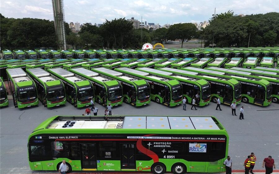 Grupo de 41 fãs em ônibus fretado viajando de Porto Velho a São Paulo para show