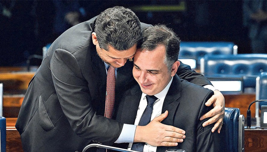 Congresso Nacional em Brasília ao entardecer, sede das negociações políticas para STF e TCU