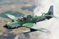 A-29 Super Tucano da Embraer em demonstração da Esquadrilha da Fumaça, turboélice brasileiro de alta performance
