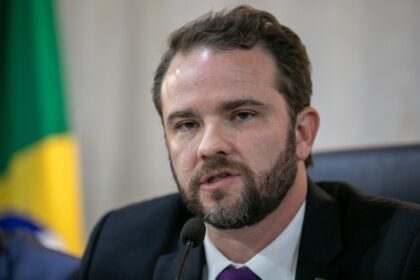 Dario Durigan, ministro da Fazenda, em coletiva sobre ajuste fiscal 2027