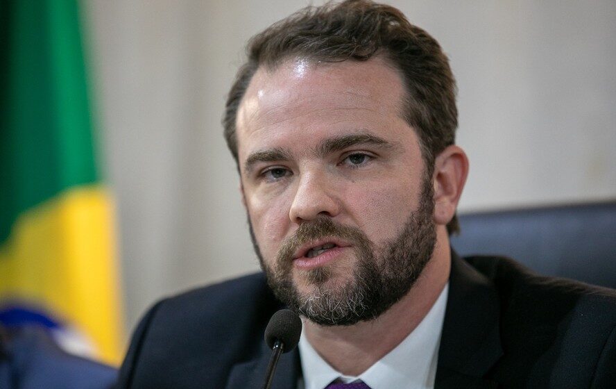Dario Durigan, ministro da Fazenda, em coletiva sobre ajuste fiscal 2027