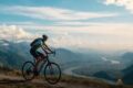 Willian Gomes pedalando bicicleta carregada na Carretera Austral chilena