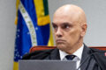 Fábio Faria, ex-ministro das Comunicações, ao lado de logotipo da Starlink com valores de contrato em destaque