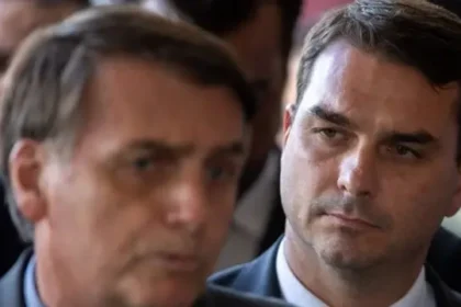 Foto do STF e Flávio Bolsonaro: foro privilegiado e decisão de 2025