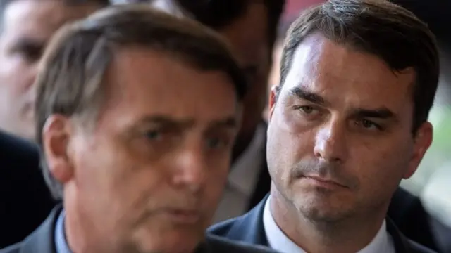 Foto do STF e Flávio Bolsonaro: foro privilegiado e decisão de 2025