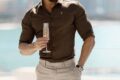 Noah Wyle, eleito Homem Mais Sexy 2026 pela People, em retrato promocional de The Pitt