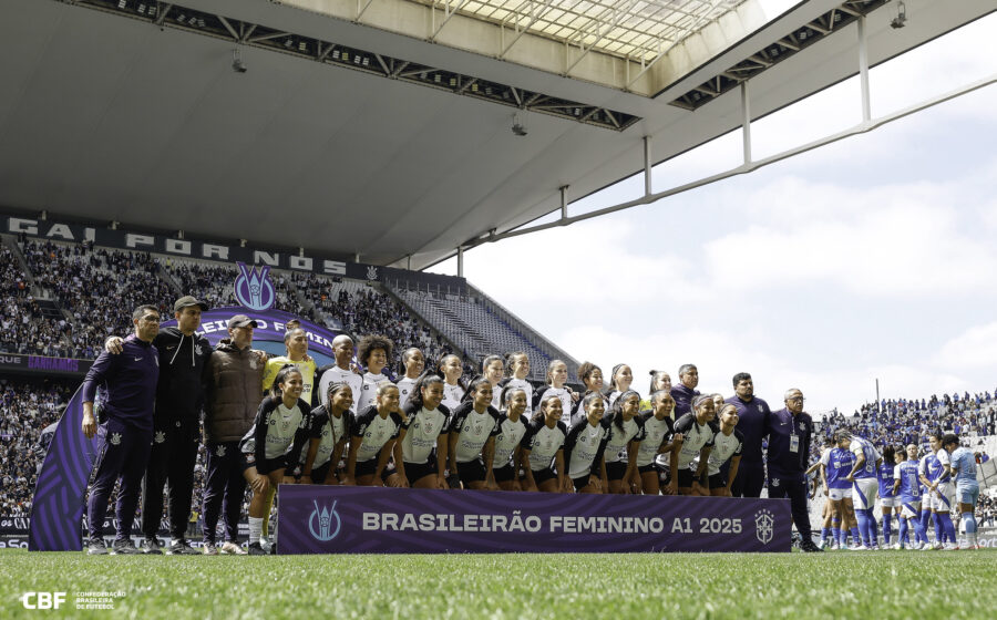 Escudos de Bahia, Palmeiras e São Paulo, finalistas do prêmio de melhor departamento de futebol feminino 2026