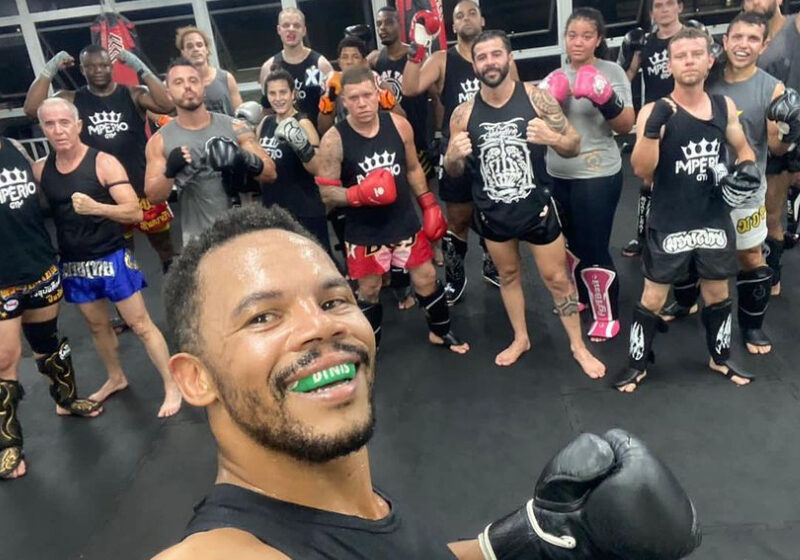 Irmãos Nogueira, Rodrigo Minotauro e Rogério Minotouro, em academia Team Nogueira