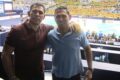 Irmãos Nogueira Minotauro e Minotouro posando em academia da Team Nogueira