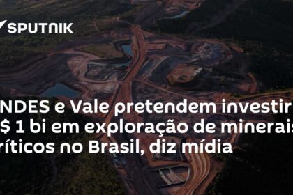 Jogadoras do Cruzeiro e Corinthians disputam bola na final da Libertadores Feminina 2024 em Quito