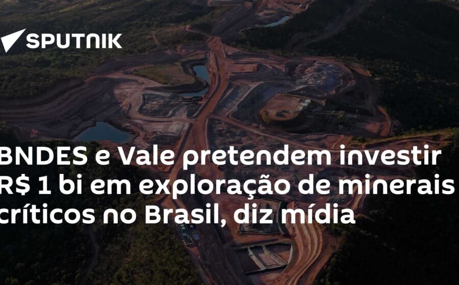 Jogadoras do Cruzeiro e Corinthians disputam bola na final da Libertadores Feminina 2024 em Quito