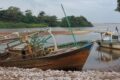 Pescadores artesanais na foz do Rio Doce entre Aracruz e Linhares após liberação da pesca