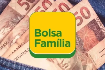 Flávio Bolsonaro apresenta proposta de Ministério da Prosperidade unindo Bolsa Família e microcrédito