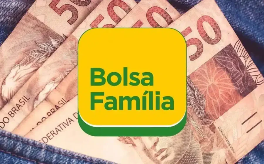Flávio Bolsonaro apresenta proposta de Ministério da Prosperidade unindo Bolsa Família e microcrédito