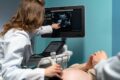 Ultrassom portátil Philips SmartSweep em tablet Android para pré-natal guiado por IA