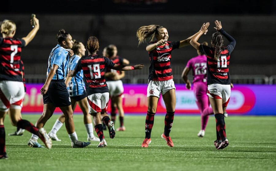 Jogadoras de Bahia, Palmeiras e São Paulo comemoram título de melhor departamento feminino 2026