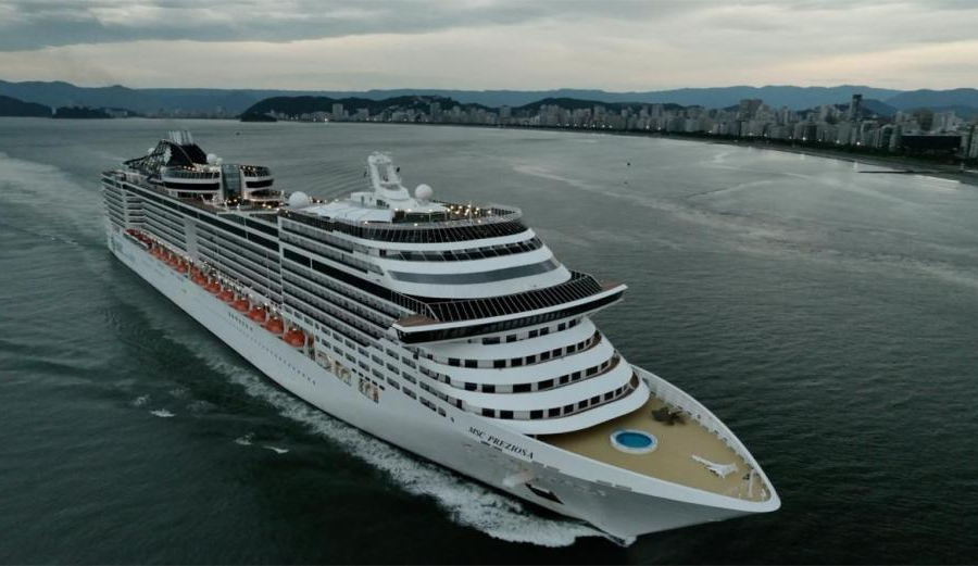 Oito navios de cruzeiro atracados no litoral brasileiro com passageiros embarcando