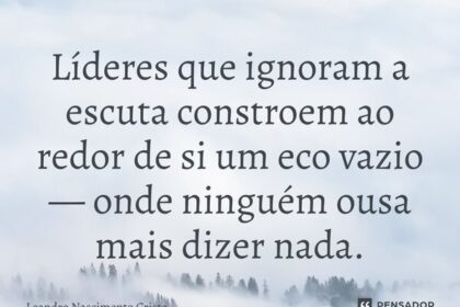 Líder observando equipe preocupada em reunião, sinais sutis de esgotamento emocional no ambiente corporativo