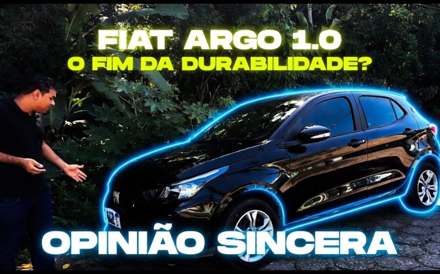 Fiat Argo 1.0 Drive 2027 vermelho estacionado, destaque para preço tabela R$ 100 mil versus venda direta R$ 70 mil