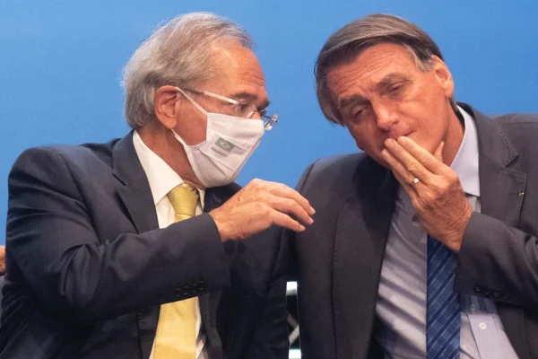 Flávio Bolsonaro, Adolfo Sachsida e Daniella Marques em reunião de transição econômica