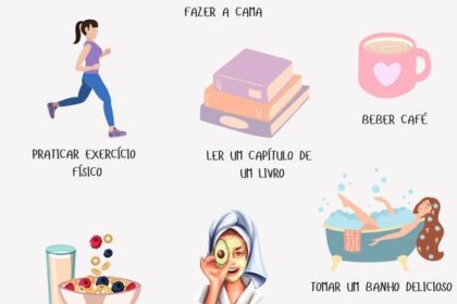 Pessoa organizando agenda matinal com café, representando rotina produtiva e piloto automático cognitivo